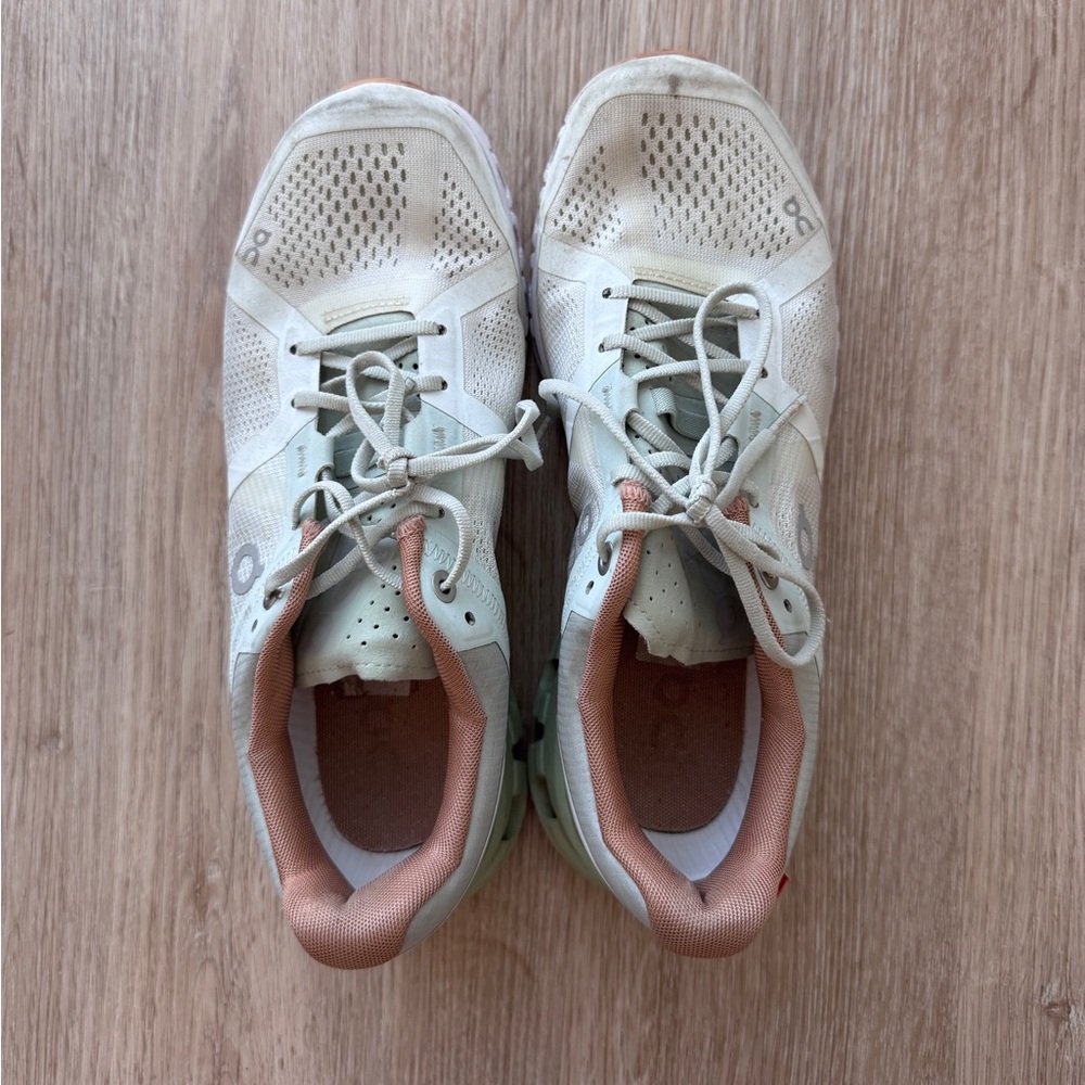 ON cloud flow Running Sneakers